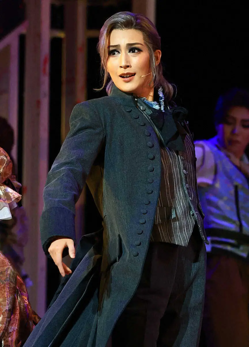 ミュージカル「Goethe！」で花組トップスター永久輝せあ演じるゲーテの