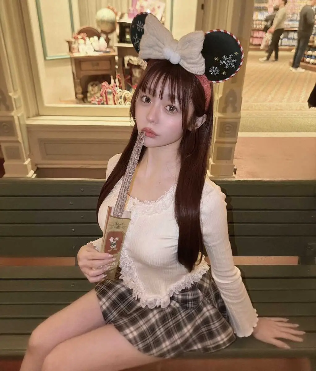 【画像・写真】股下86センチ“足長ミニーちゃん”にファンメロメロ「似合っていて可愛い」クリスマスディズニー大満喫