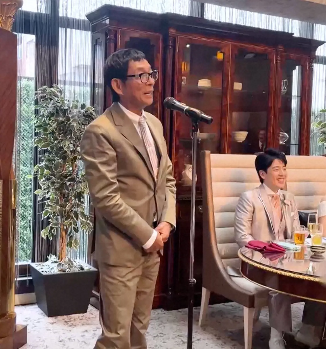【画像・写真】明石家さんま　二千翔さん結婚披露宴での立ち位置は父か？元父か？2ショットインタビューも