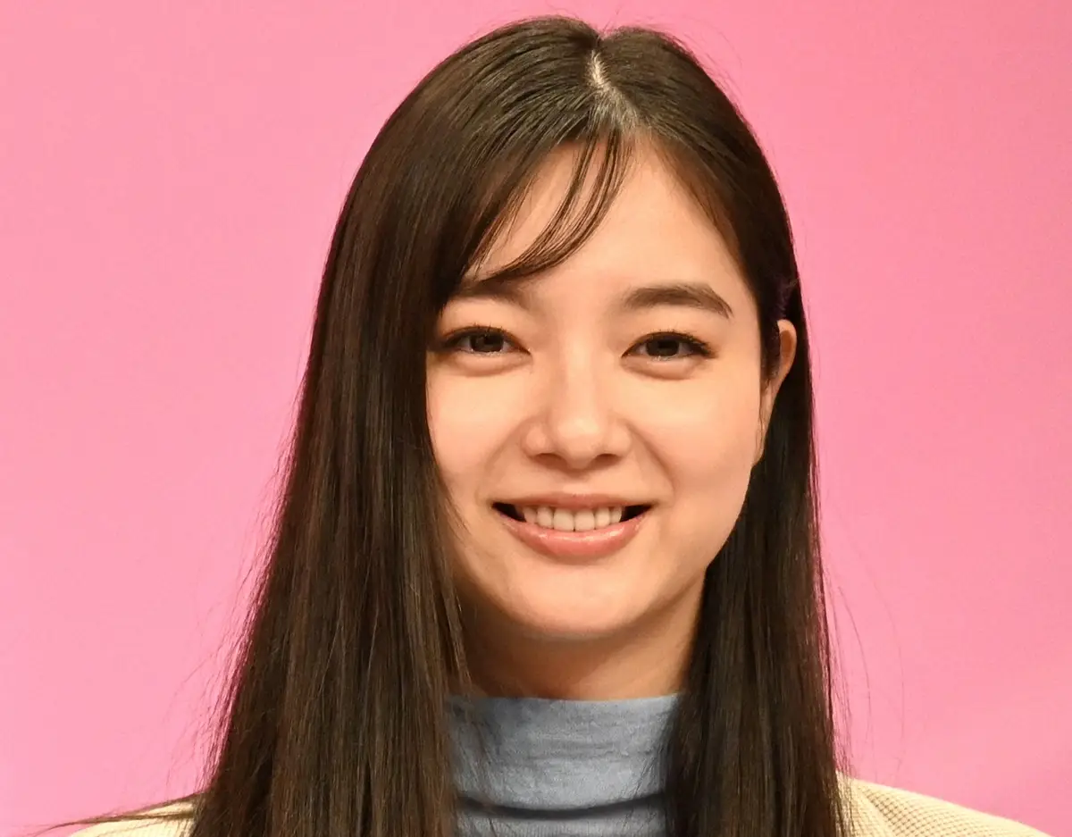【画像・写真】新川優愛　生みの親がイベント訪れ「優愛ちゃん、分かりますか？」再会し号泣「人生で後にも先にも…」