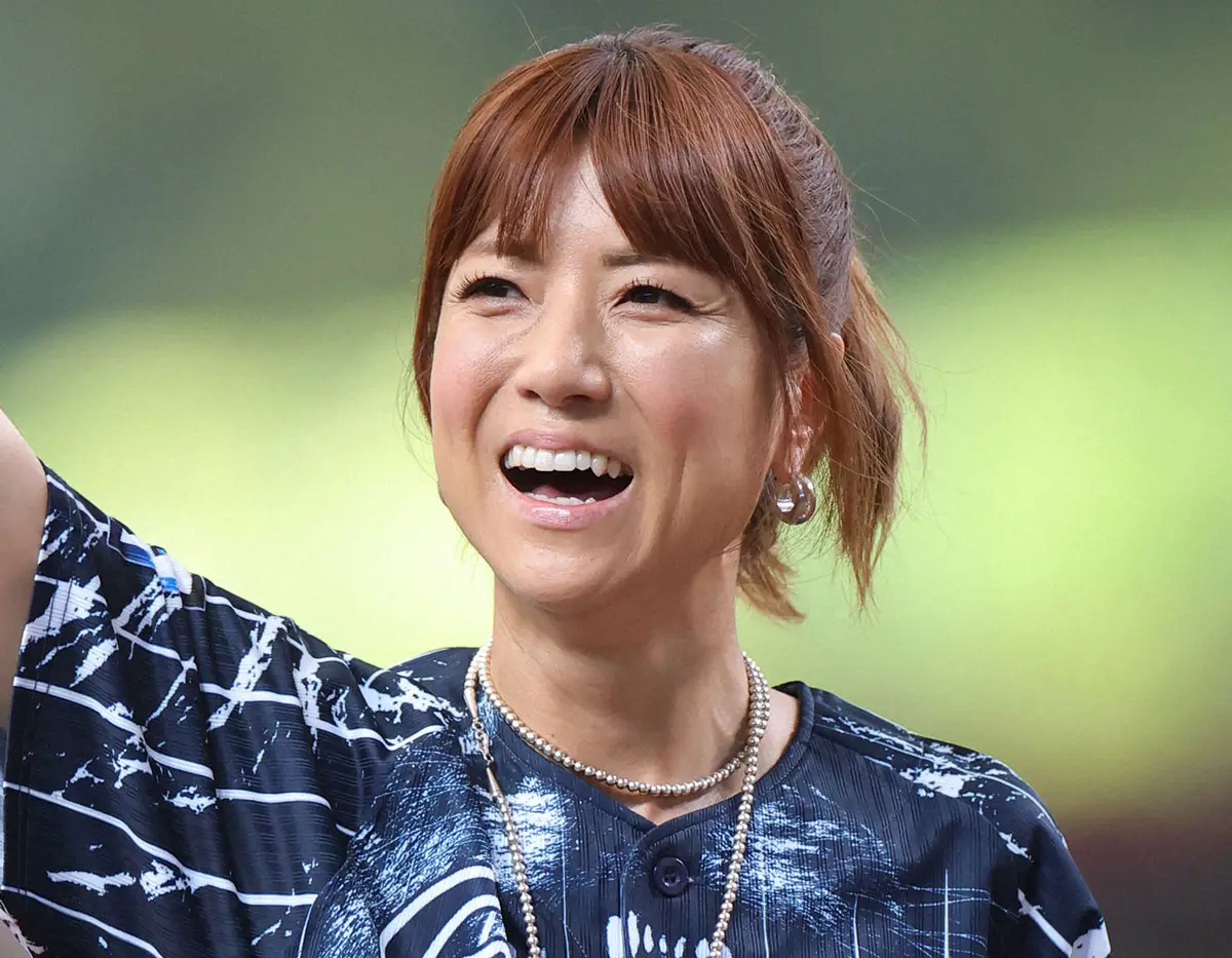 【画像・写真】hitomi　長女は今年17歳　自身の書いた歌詞「気を付けなさいっていう側になっているので変な感じ」