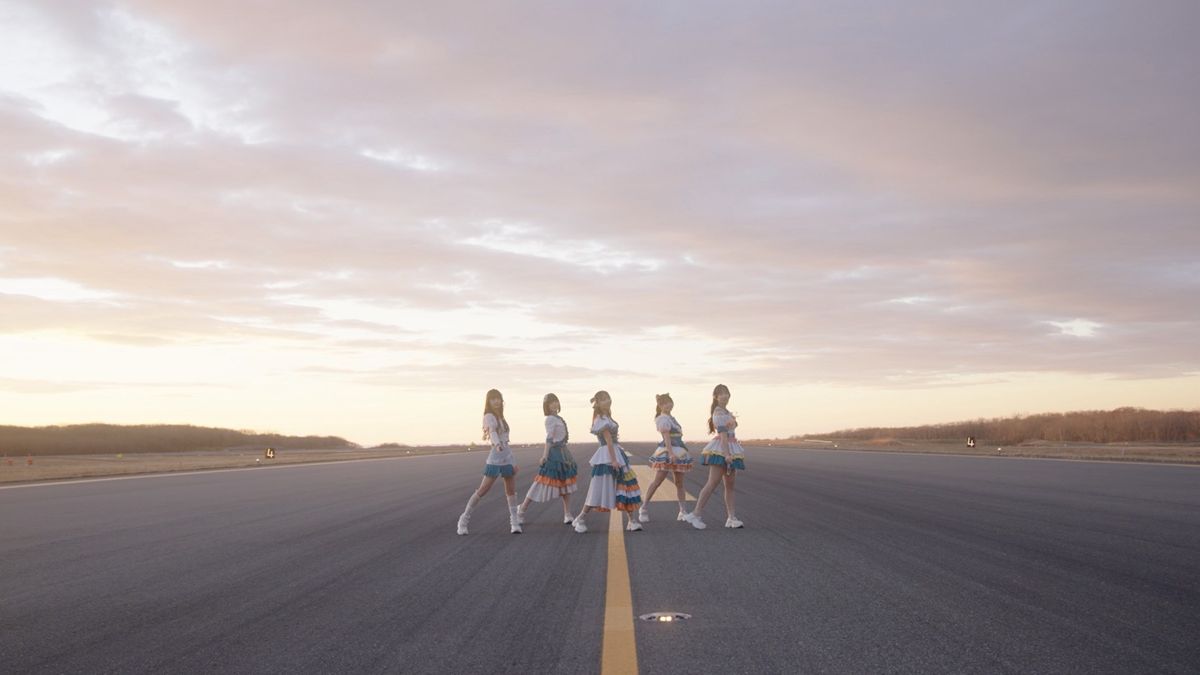 【画像・写真4枚目】朝焼けの滑走路が美しすぎる…タイトル未定「翼」MV、新千歳＆釧路空港が全面協力！