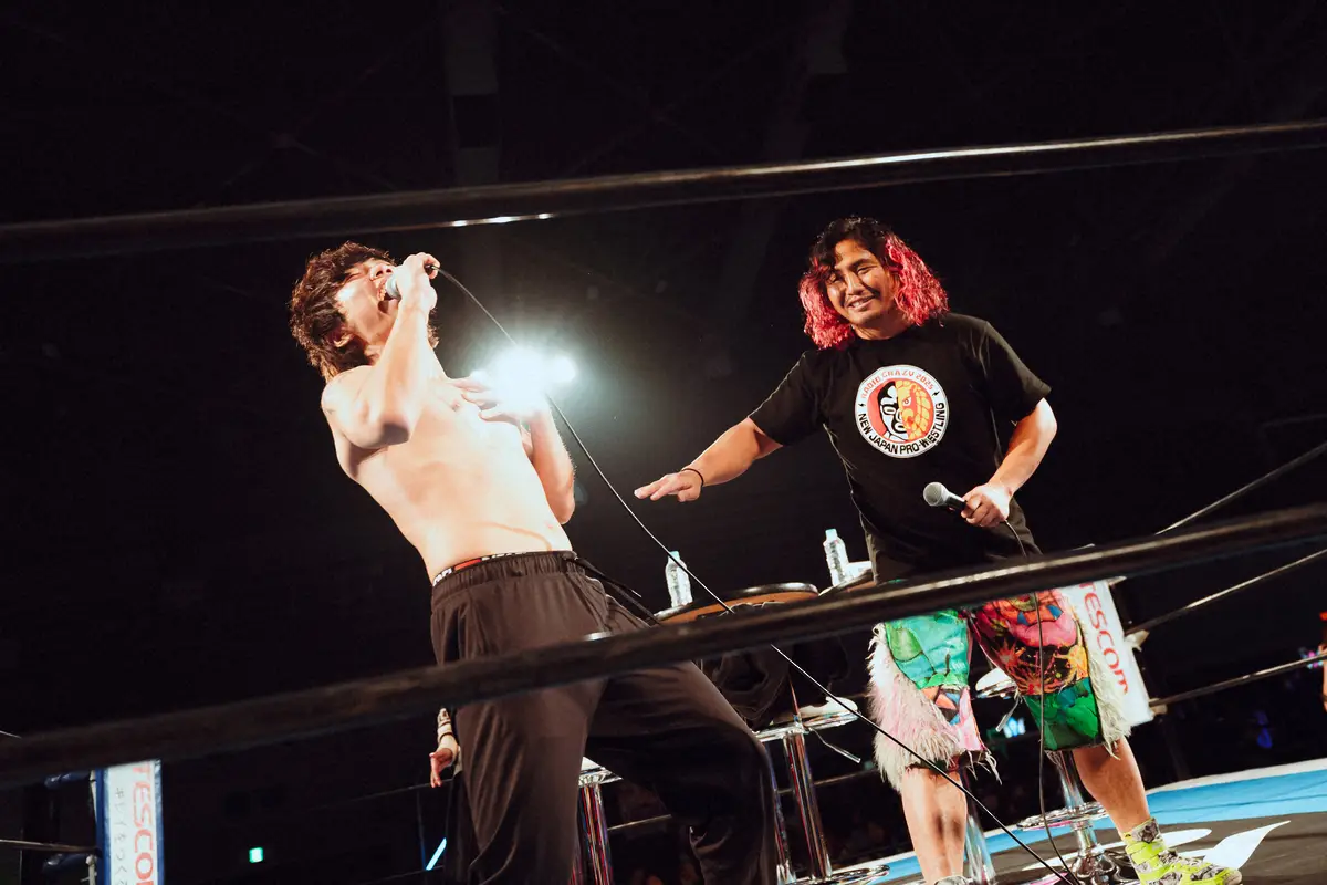 【画像・写真】高橋ヒロムがKEYTALKに“闘魂チョップ”で気合注入！胸真っ赤も、手加減アピール「30％ぐらい」