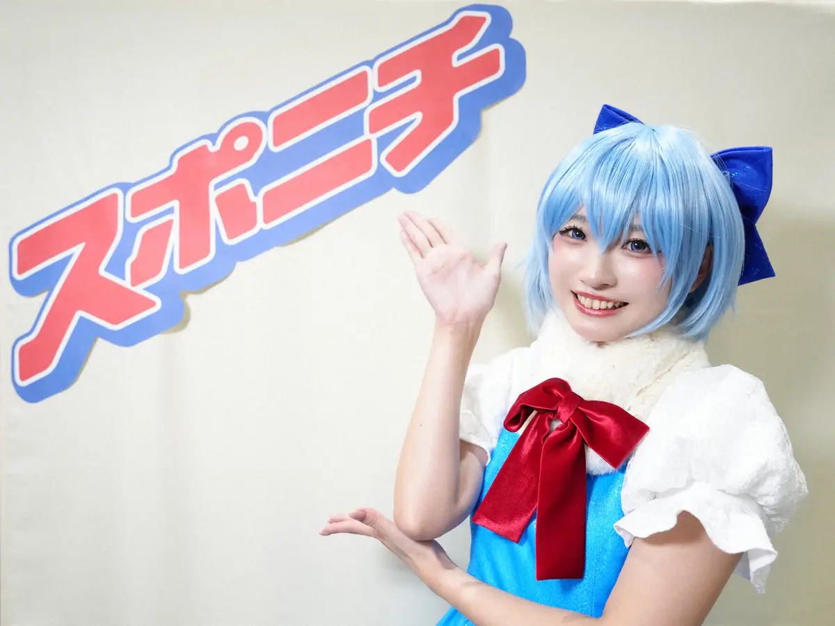【画像・写真】星名はる　冬コミ1日目「スポニチブース」で“限定”コス！東方人気キャラの「チルノ」で登場