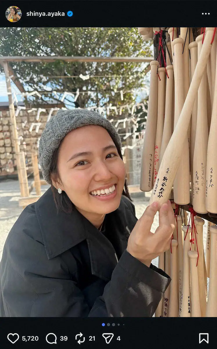 【画像・写真】TikTokで人気の福岡女子「お願い事叶いますように」　野球神社での初詣S！「可愛い」「最高」の声