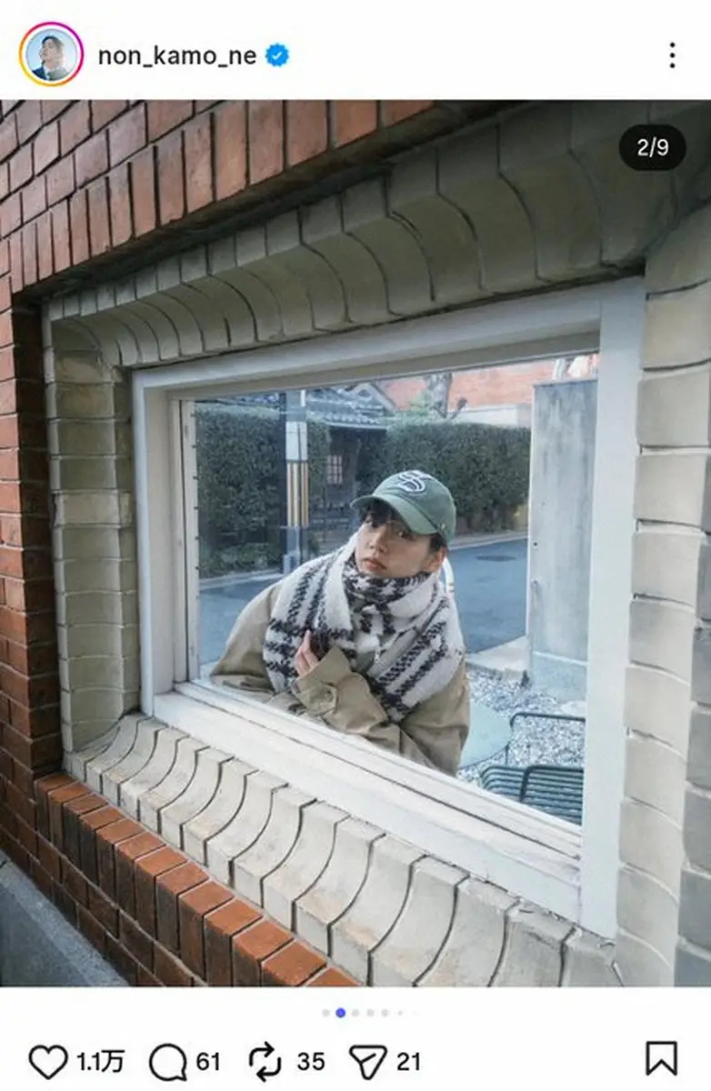 【画像・写真】のん　“額縁”に飾られたボーイッシュな街歩きオフショットが「アートそのもの」と話題に