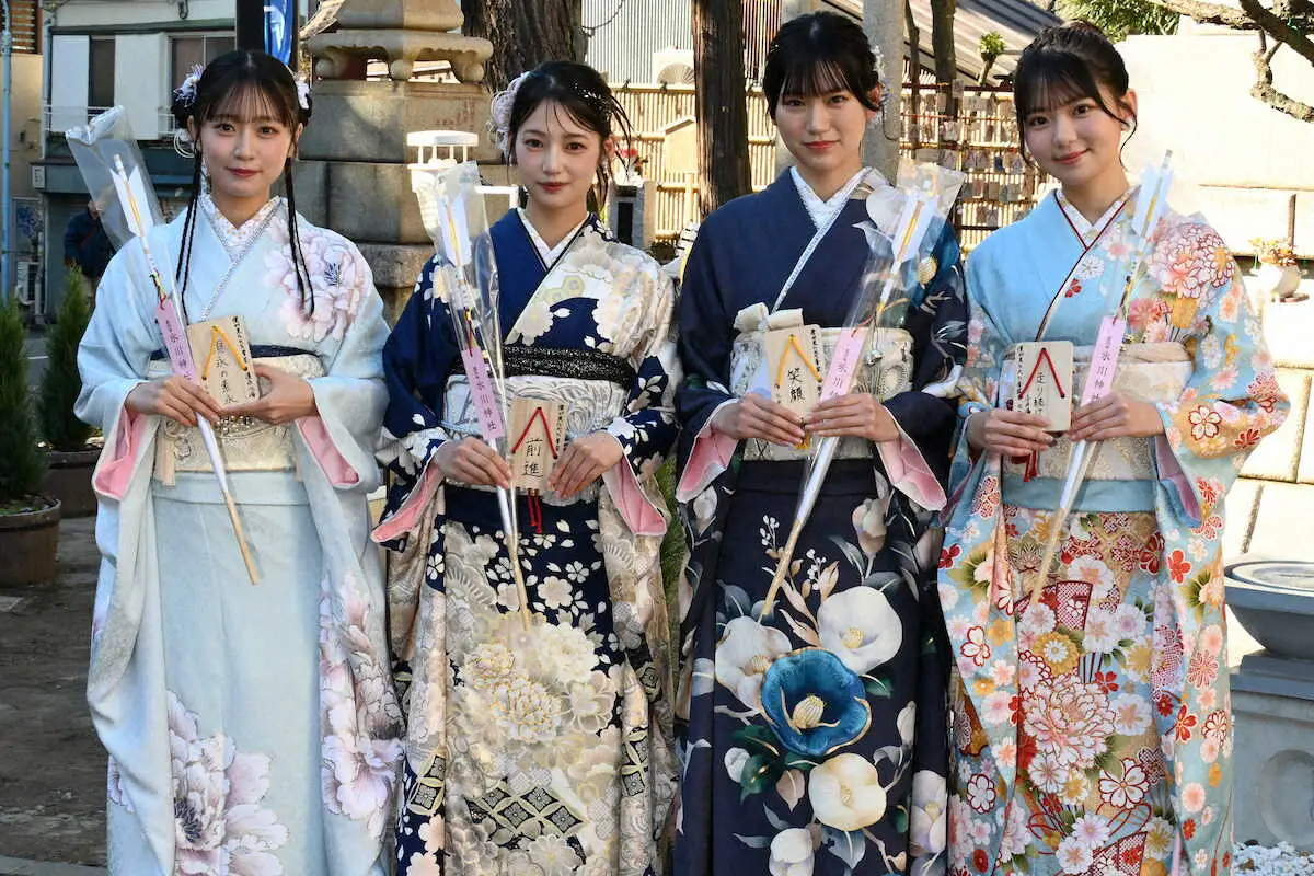 【画像・写真】僕青　吉本此那ら4人でブルー振袖の成人式　柳堀花怜「試されるからこそ強い自分たちでありたい」