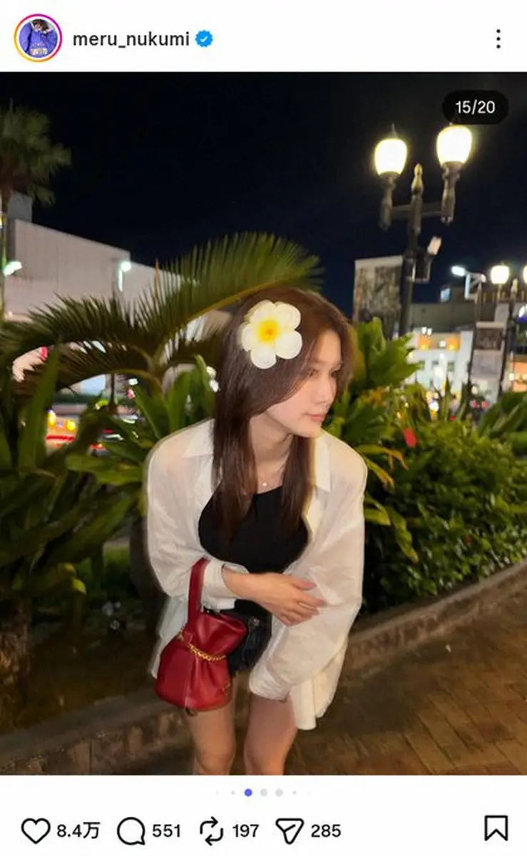 【画像・写真】めるる　「浮かれハイビスカスモード。」南国旅ファッションに大反響「うっとり」「全部可愛い」の声