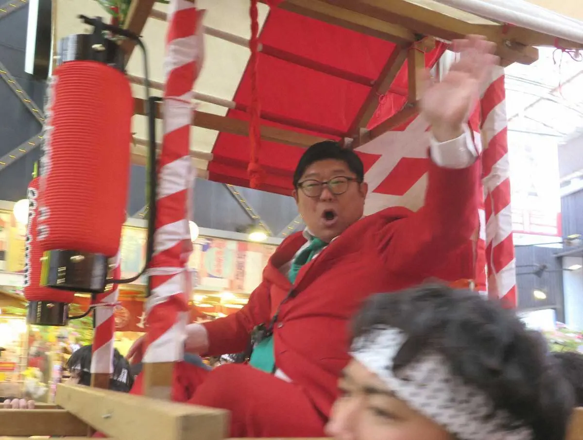 【画像・写真】「ばけばけ」の円井わん「テレビってすごいんだな」とビックリ！大阪の風物詩、宝恵かご行列で沿道に笑顔