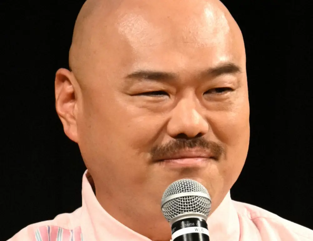 【画像・写真】クロちゃん　肋骨骨折…痛々しいコルセット姿披露「名誉の負傷」強調も助けた相手はグラドル