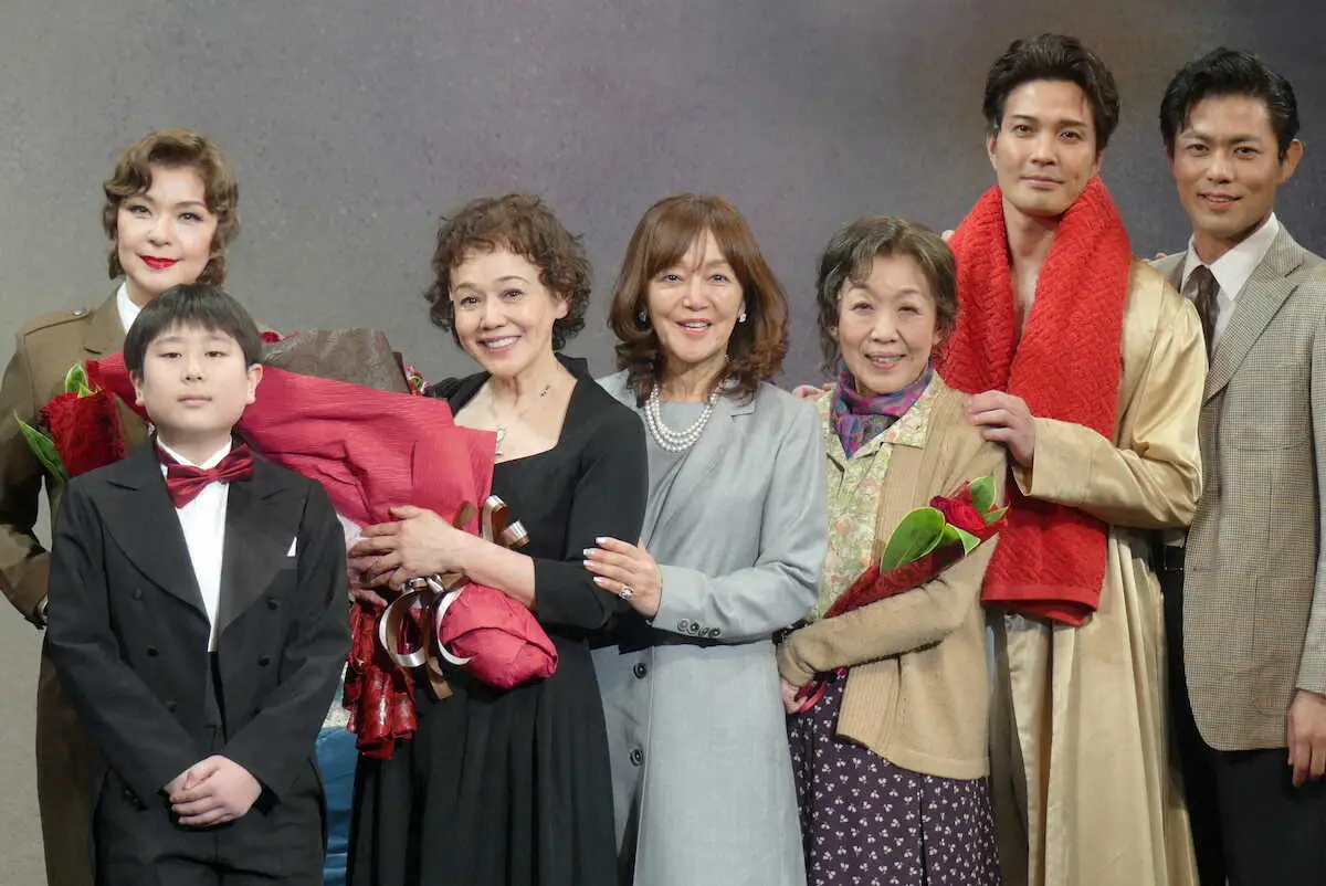 【画像・写真】大竹しのぶ　6度目の「ピアフ」で上演200回達成　勘三郎の孫が節目を祝福　「実母とピアフに感謝」