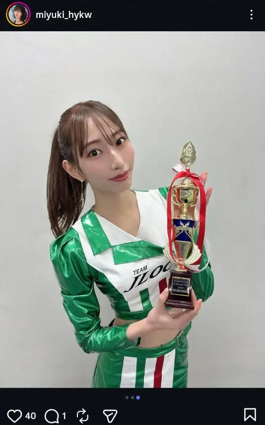 【画像・写真】“美腹筋レースクイーン”早川みゆき　特別賞受賞ショット披露に「スレンダー美人」「2度見しちゃう」