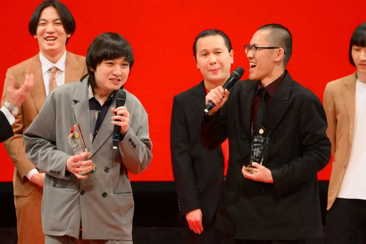 【画像・写真】上方漫才協会大賞　新人賞は家族チャーハン　受賞決まり「何にも言えねえ」→ケツ蹴りで会場爆笑