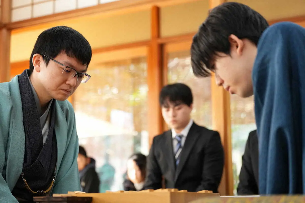 【画像・写真】【王将戦第1局】2日目、対局再開　永瀬九段の封じ手は▲2六金　「棒金」で藤井王将に迫る狙い
