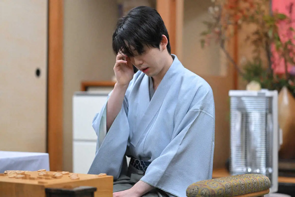 王将戦】藤井王将 得意戦型も「認識不足」 掛川対局で初黒星 タイトル