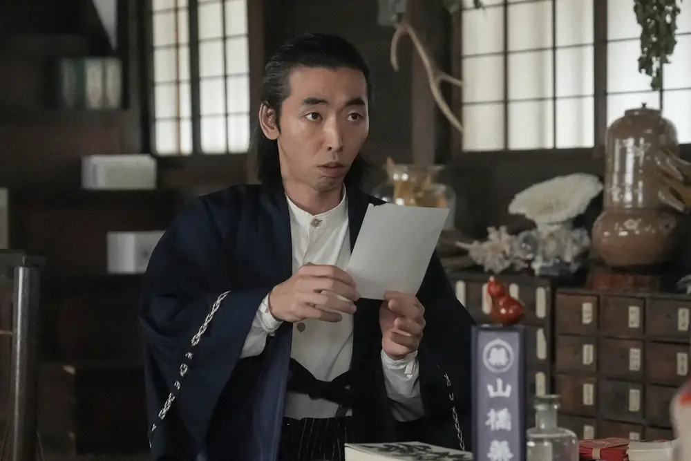 【画像・写真】「ばけばけ」山橋・柄本時生“凶器パイナップル”髙石あかりの動き絶賛「撃ちのスピード」暗殺者役で共演