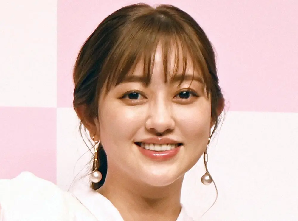 【画像・写真】菊地亜美　「ばったり会って送ってくれた笑」ご近所人気タレントを激写！　仲睦まじいやり取りも