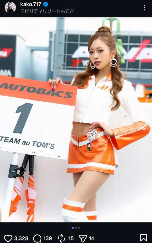 【画像・写真】“9頭身レースクイーン”央川かこ　ショーパン姿で3連覇記念パネル披露に「最高すぎます」「美しい」