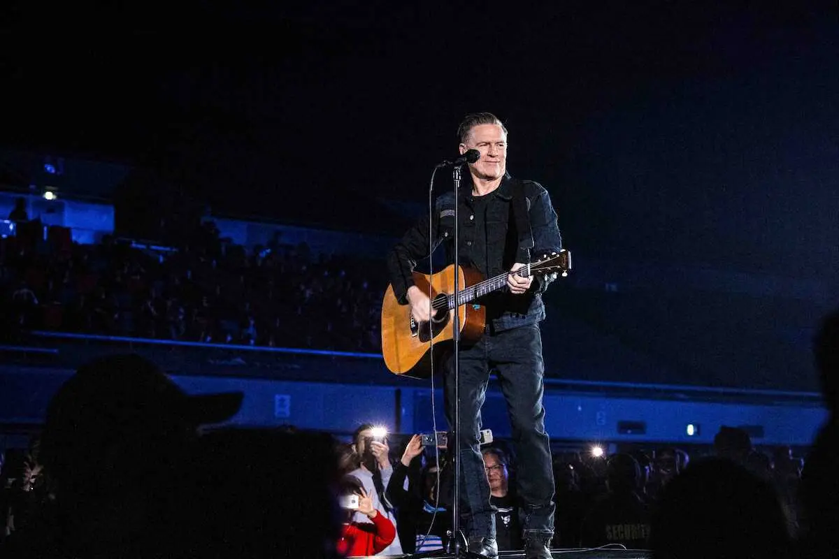 【画像・写真】ブライアン・アダムズ　大阪公演でパワフルに歌唱　2時間休憩なしで場内盛り上げた