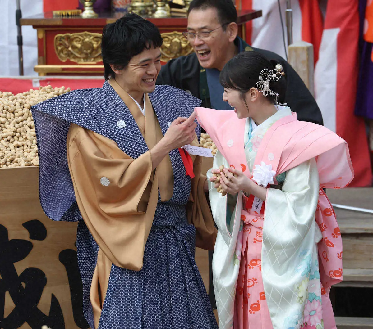 【画像・写真】浜辺美波　“寧々様”呼びに「うれしかった」　池松壮亮と夫婦で仲睦まじく豆まき