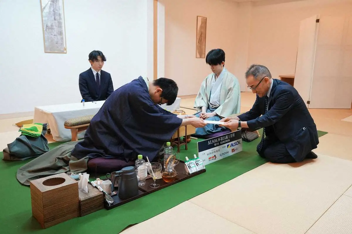 【画像・写真】【王将戦第3局】永瀬九段が55手目封じ1日目終了　局面はすでに中終盤