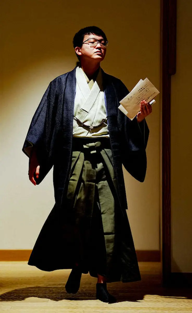 【画像・写真】封じ手を記入し対局室に戻る永瀬拓矢九段（撮影・会津　智海）