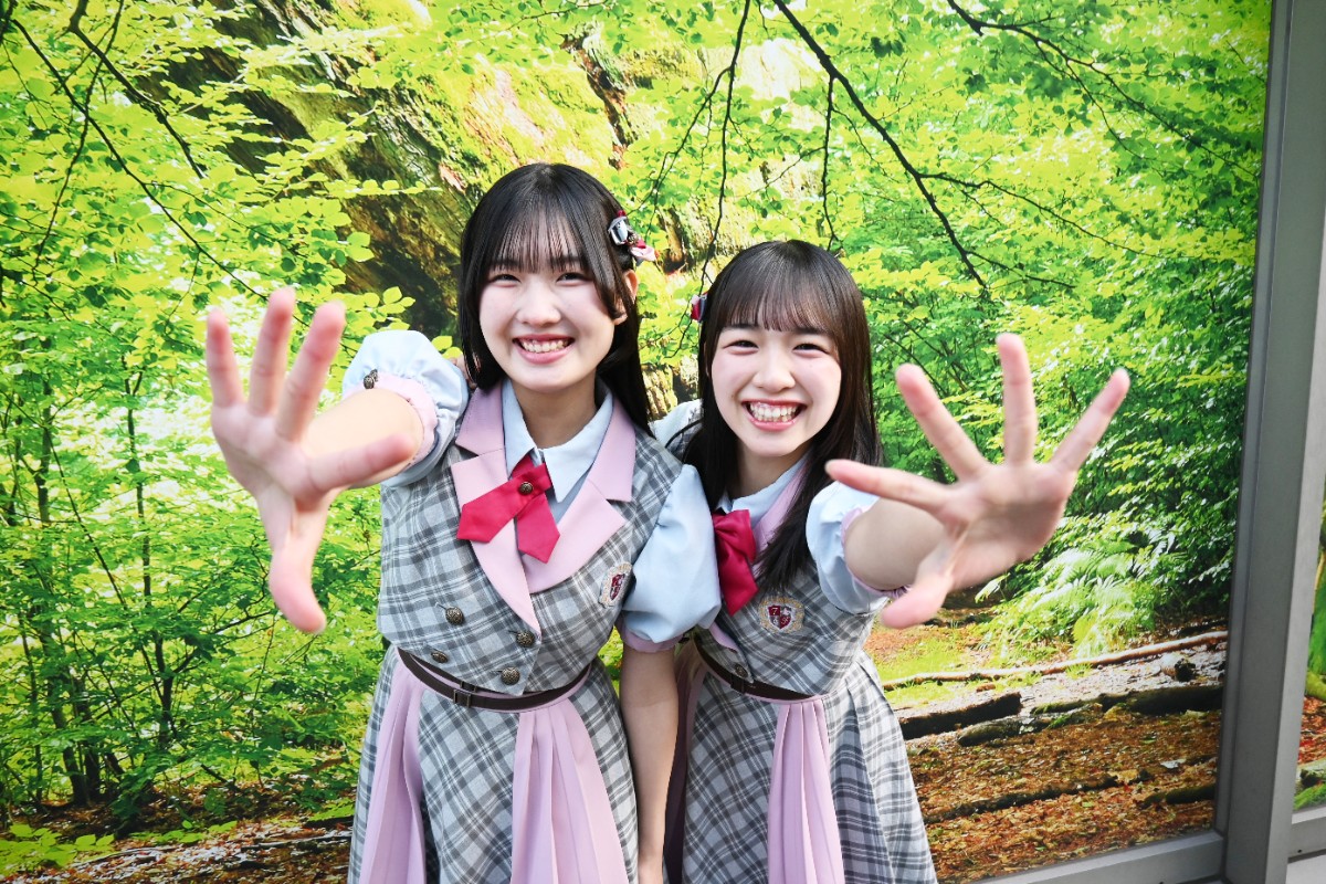 【画像・写真2枚目】片岡和（左）と笑顔…“全部、私の物語”3年間の集大成──7限目のフルール・岡澤唯、通学イヤホンがくれた気合と「歩んだ日は裏切らない」実感