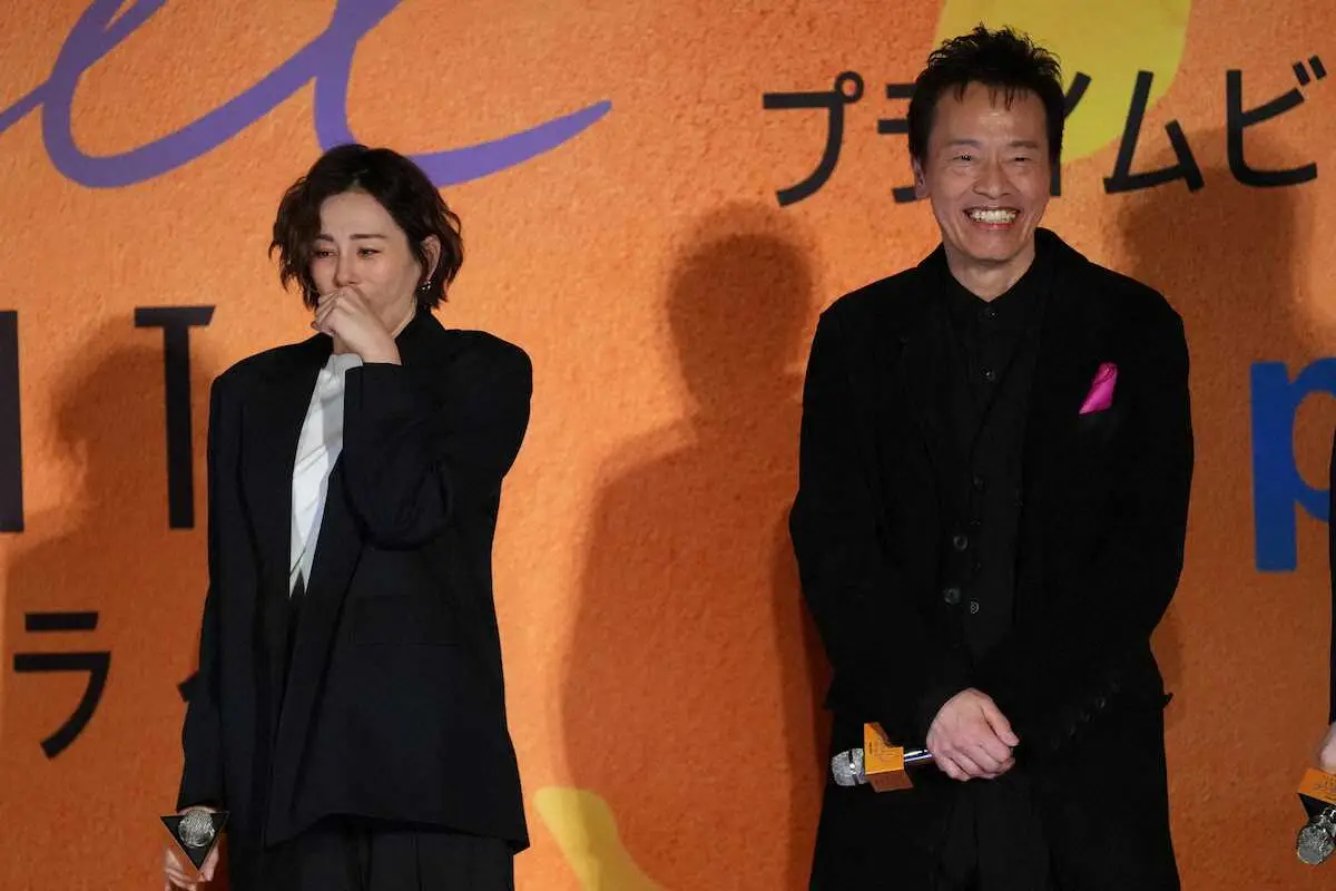【画像・写真】米倉涼子「私、動揺しているので」エンケンとほっこりやり取り　不起訴処分後、初の公の場で涙ぐむ場面も