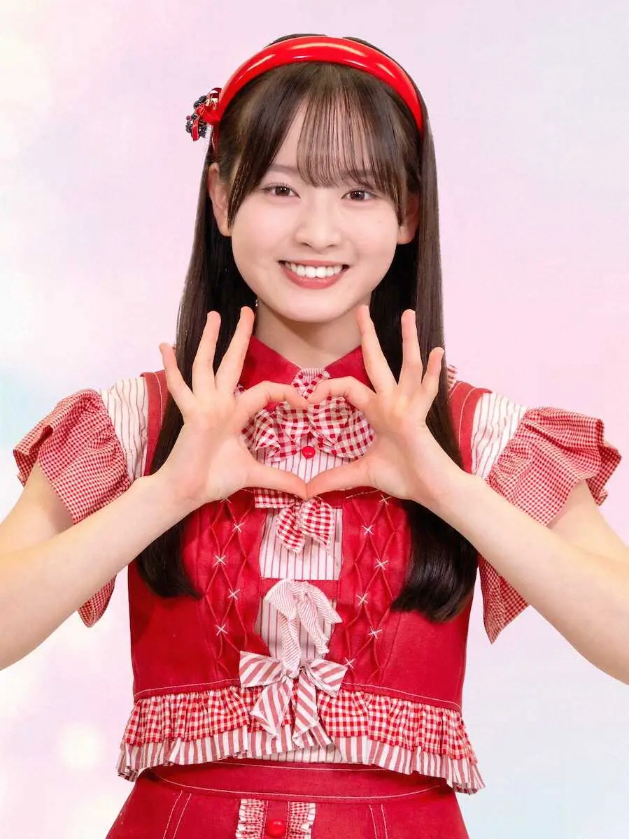 AKB48「初恋に似てる」でセンターを務める研究生の近藤沙樹（C）AKB48