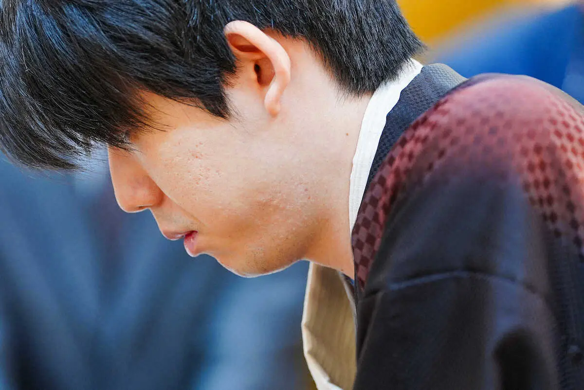 【画像・写真】【王将戦第4局】藤井王将、またも忘れ物！？　第2局では信玄袋…今回は対局の“相棒”が？