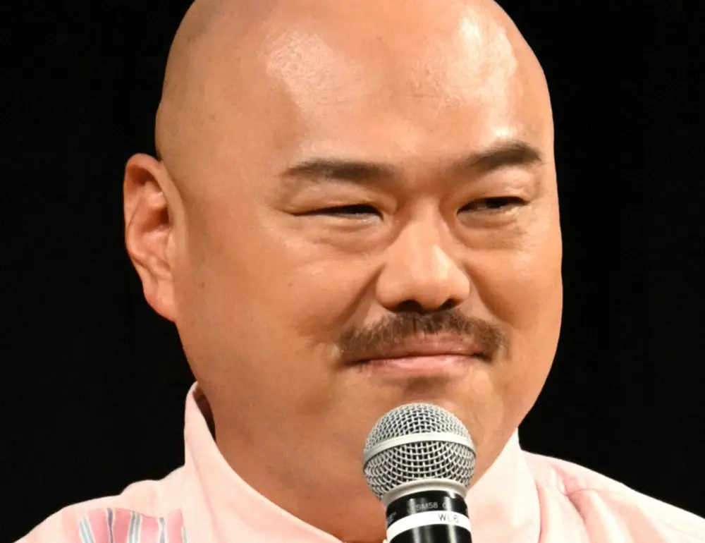 【画像・写真】クロちゃん　紛失していた携帯電話を発見！思い出浸るも…19歳アイドルの「生まれてない」に驚がく