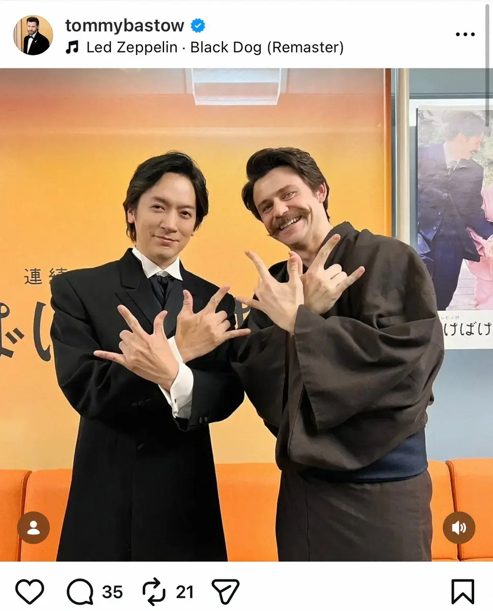 【画像・写真】「ばけばけ」ヘブン役トミー・バストウ　DAIGOとウィッシュポーズ　「DBW」とDAI語を披露