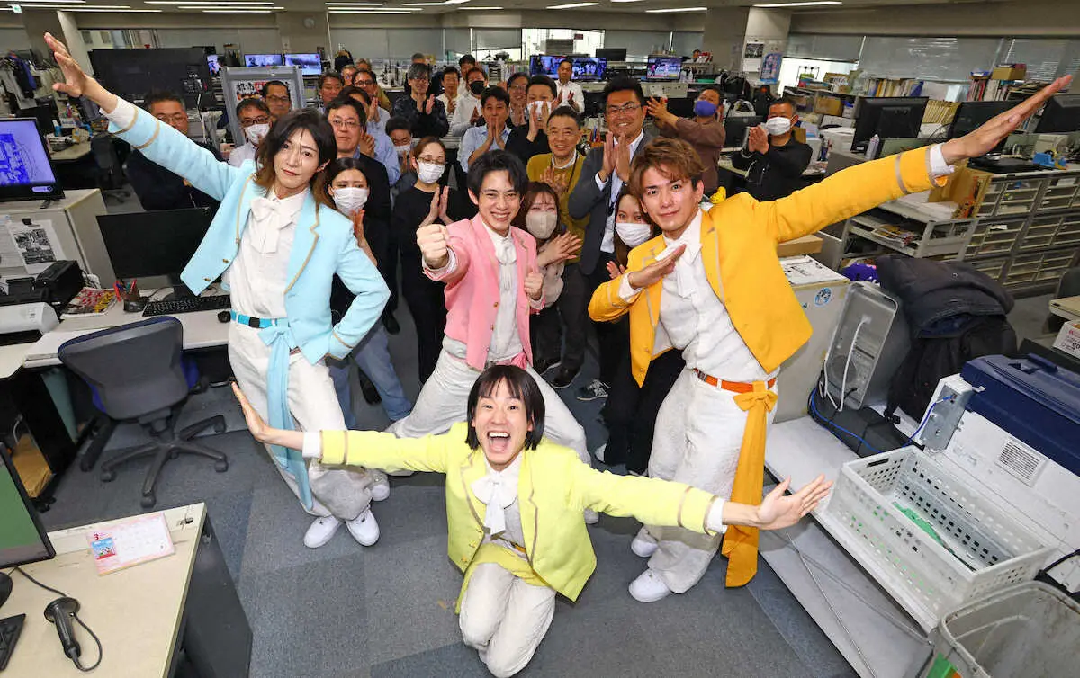 【画像・写真】純烈の弟分・モナキ、デビュー前からSNSでバズり中　反響実感も甘えなし！目標は「レコ大新人賞」