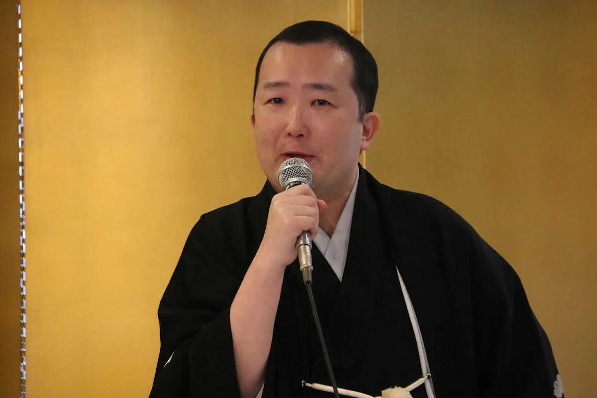 【画像・写真】昔昔亭喜太郎が涙の昇進　亡き師匠桃太郎さんに誓う　「師匠に負けない爆笑王になりたい」