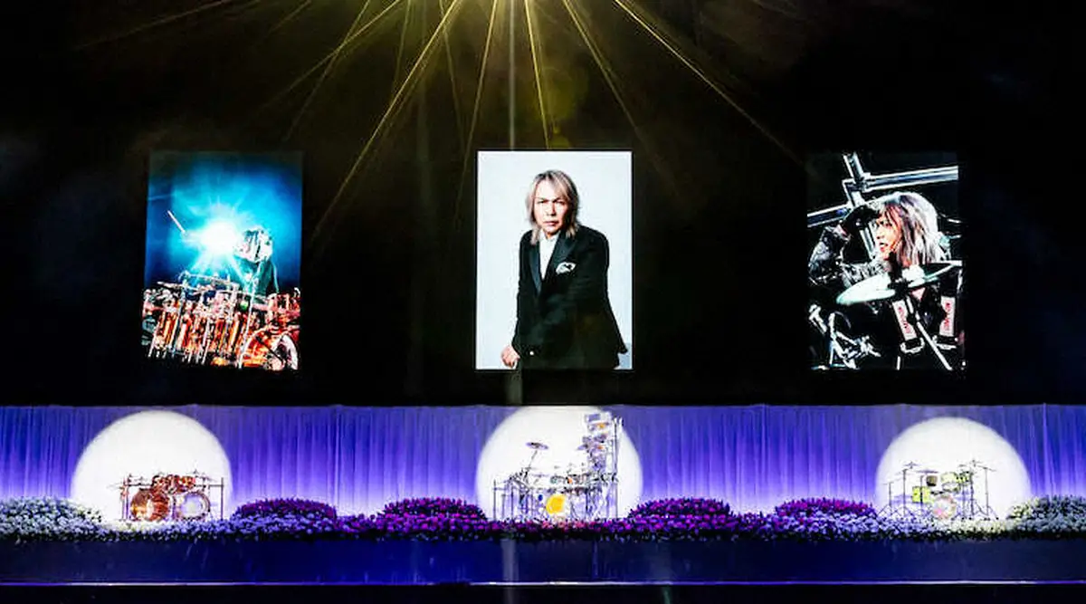 【画像・写真】LUNA　SEA真矢さんの献花台には遺影やドラムセット