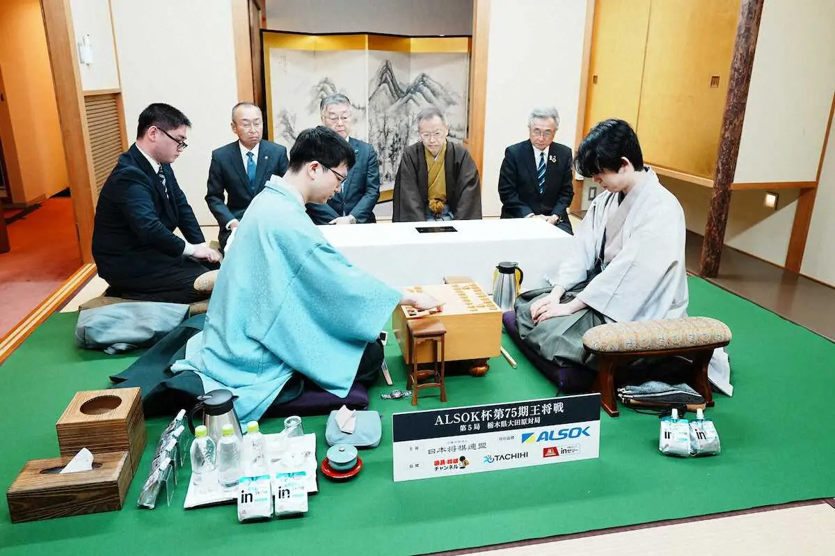【画像・写真】【王将戦】藤井聡太王将を追い詰めた永瀬拓矢九段　藤井は本当に追い込まれた？立会人の中村九段が見解