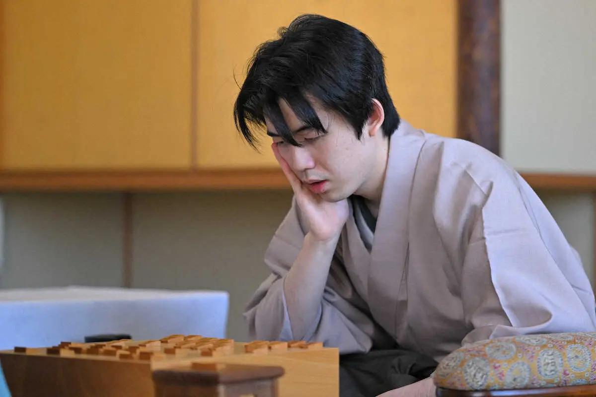 【画像・写真】【王将戦】第5局1日目終了　一気に終盤へ　立会人中村九段驚きの永瀬九段の一手「覚悟感じた」
