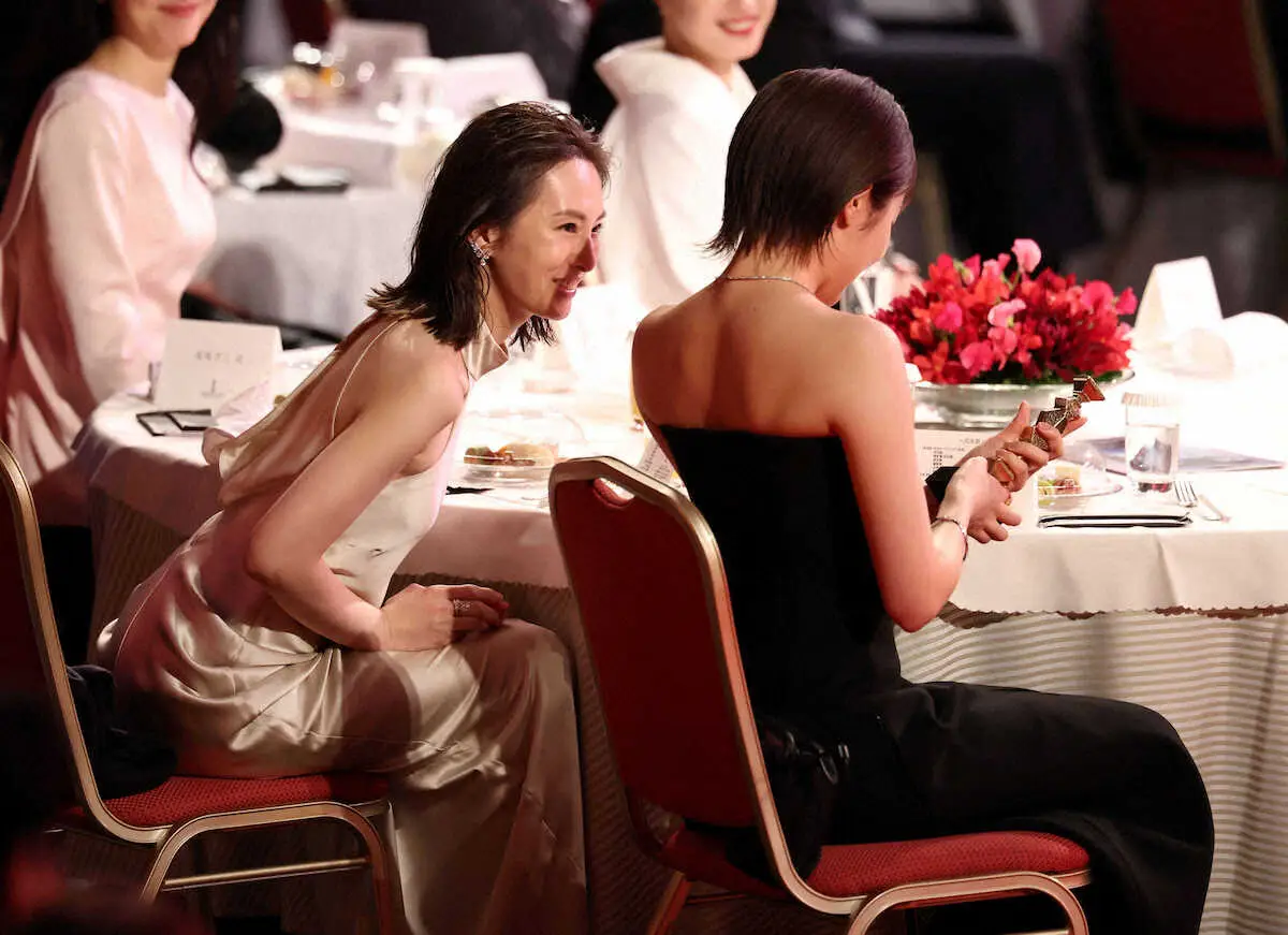 【画像・写真】北川景子の涙、話題沸騰！　森田望智の初戴冠を見守る表情が「母親の目すぎ」「綺麗」「息呑んだ」