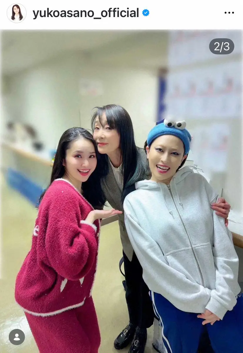 【画像・写真】浅野ゆう子　仲良しな人気タレントとの2S披露「圧巻の存在感　見事な歌唱力　そして美しい」と絶賛