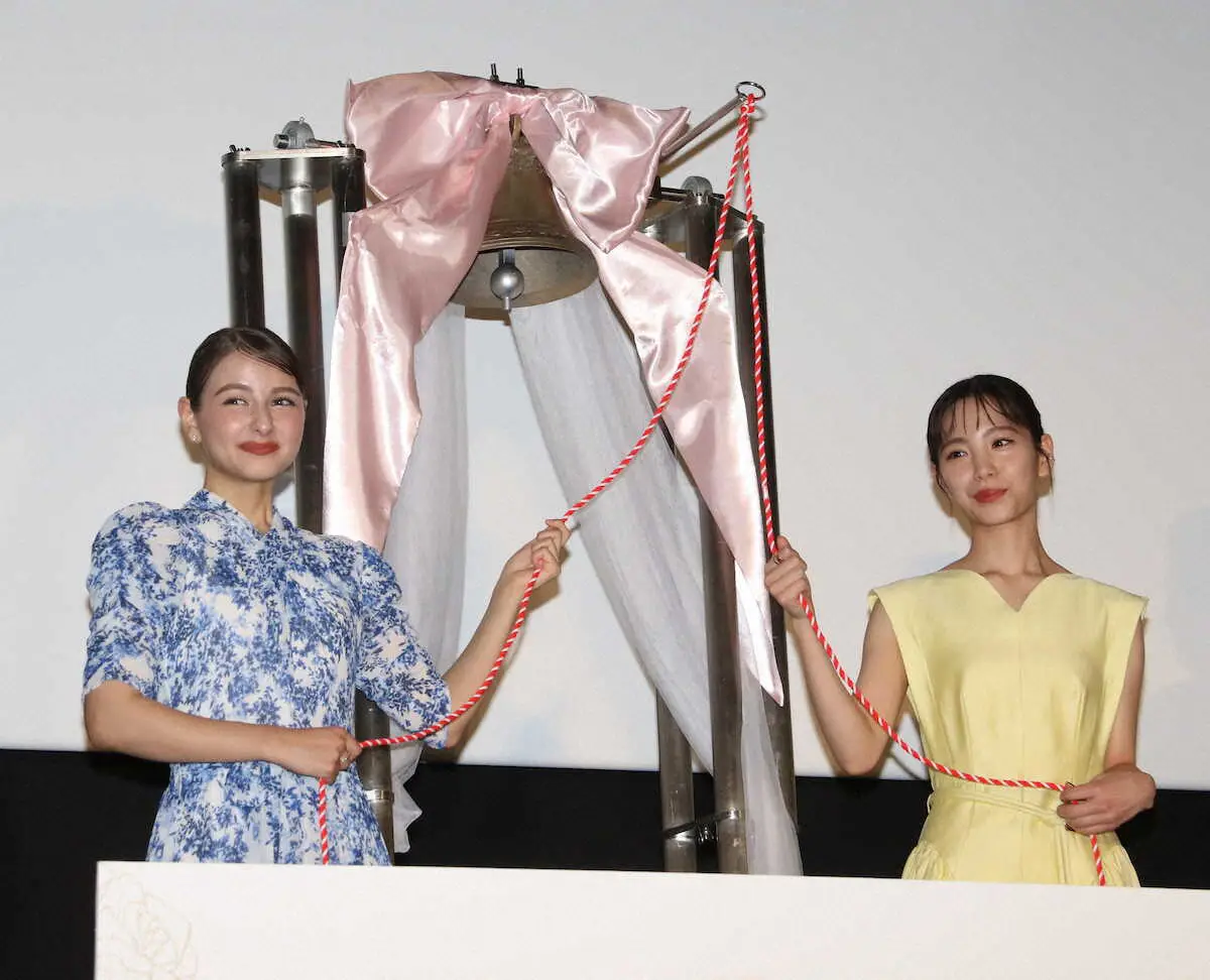 【画像・写真】當真あみと嵐莉菜が鐘でヒット祈願　嵐は酢への愛語る　摂取の方法に驚きの声