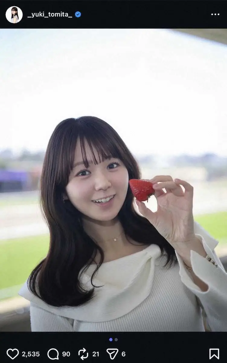 【画像・写真】競馬中継で人気のテレ東アナ「甘くて美味しかった」　いちごを持った笑顔Sにネットくぎづけ！「可愛い」