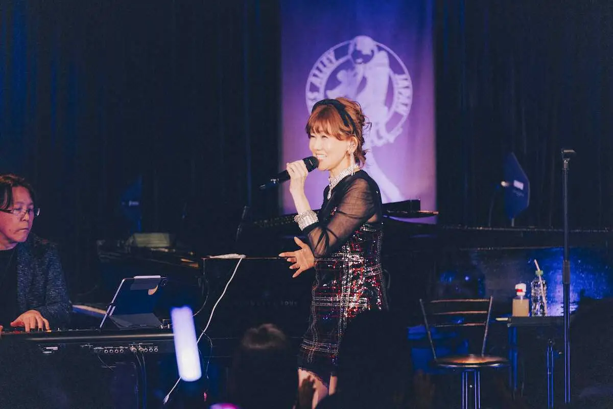 【画像・写真】松本伊代　美脚際立つミニ丈ワンピでカバーライブ　「一緒に楽しく年を取っていきましょう！」