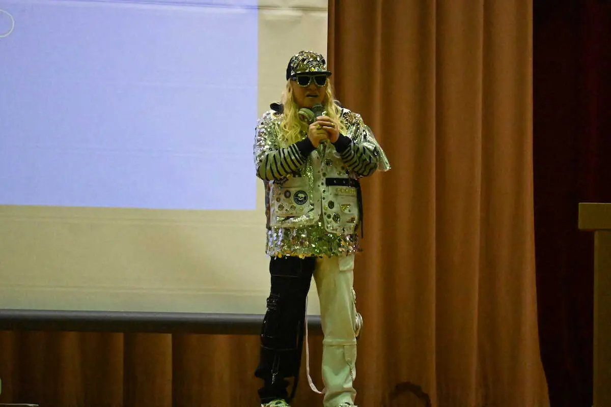 【画像・写真】DJ　KOO　都立高校で特別授業「失敗してもいい。やることの方が大切」生徒にエール、父目線の言葉も