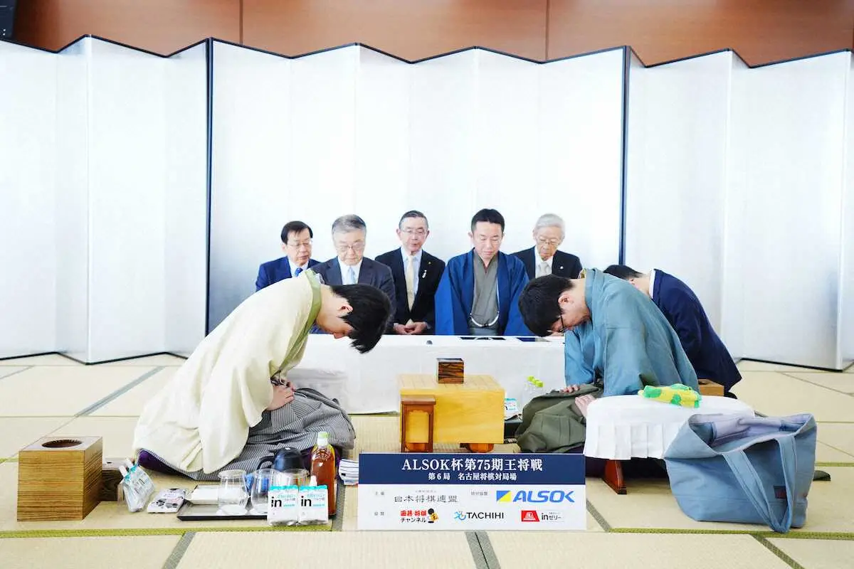 【画像・写真】【王将戦第6局】対局開始　先手は藤井王将「▲2六歩」　再びのカド番をしのげるか
