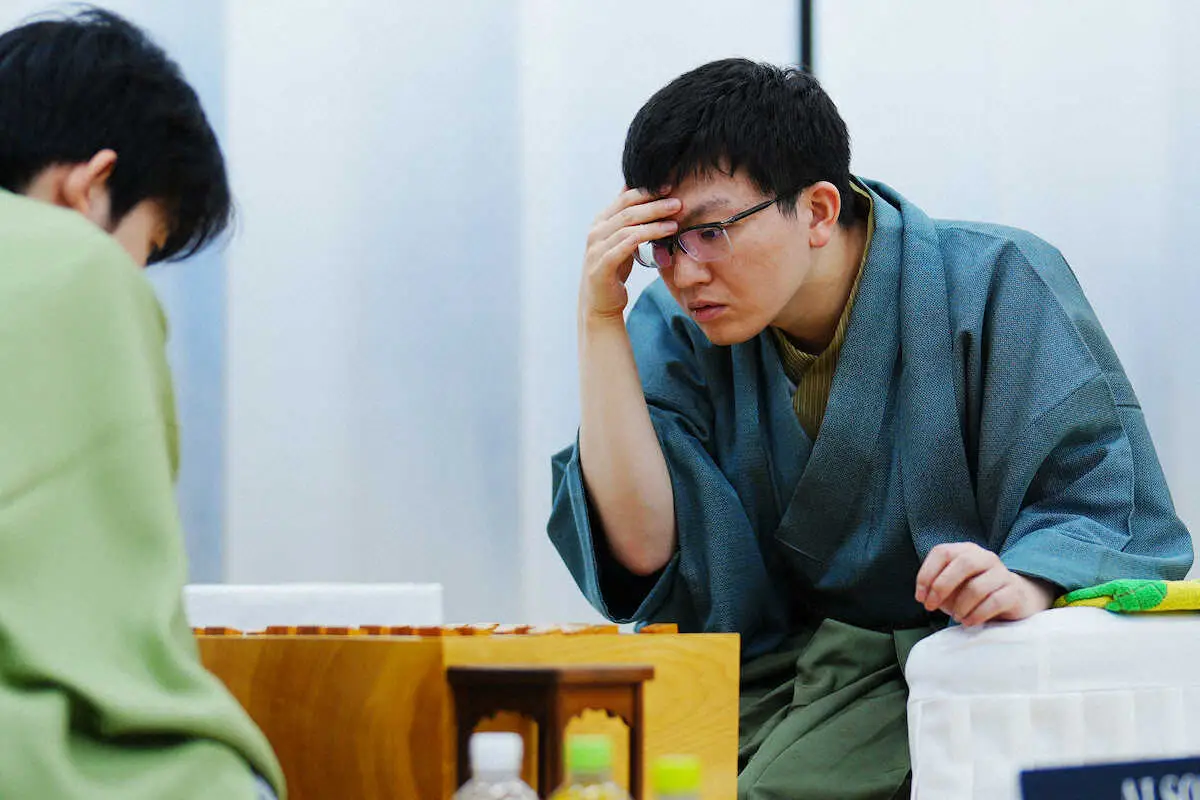 【画像・写真】【王将戦】永瀬九段　計算違い?連続長考　2手合計131分