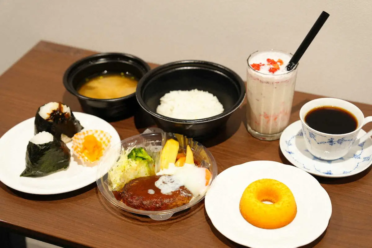 【画像・写真】【王将戦】第7局1日目昼食休憩　藤井はハンバーグ、永瀬はチーズハンバーグ＆おにぎりセット