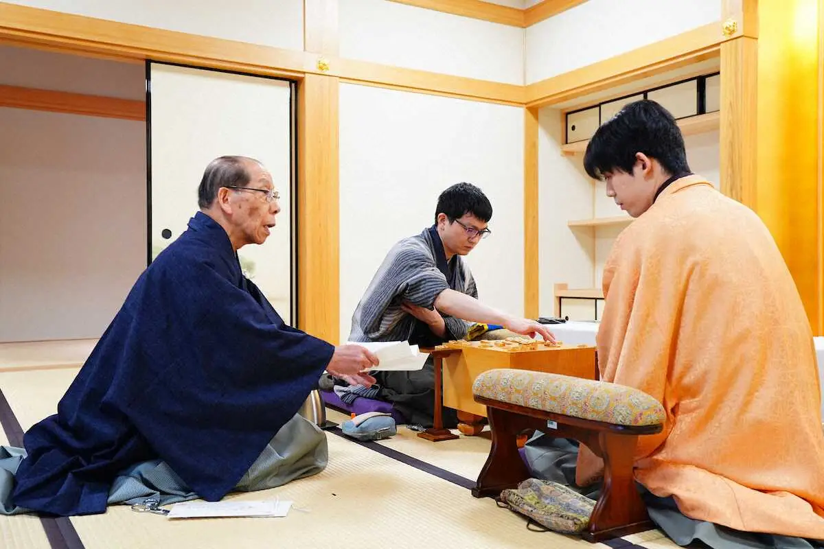 【画像・写真】【王将戦第7局】対局再開　永瀬九段の封じ手は「△3八馬」　前日174分の長考