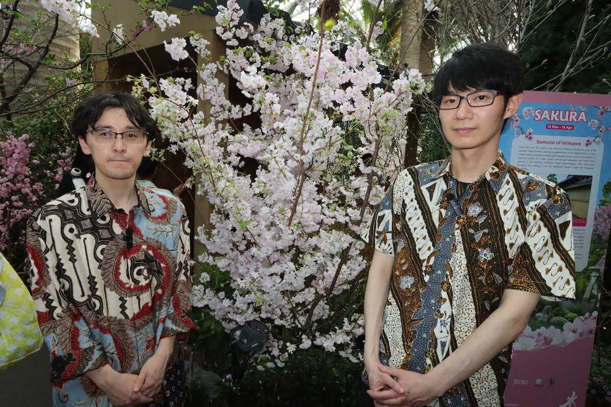【画像・写真】第11期叡王戦を前に伊藤匠叡王、斎藤慎太郎八段がシンガポールを満喫　ローカルフードに舌鼓