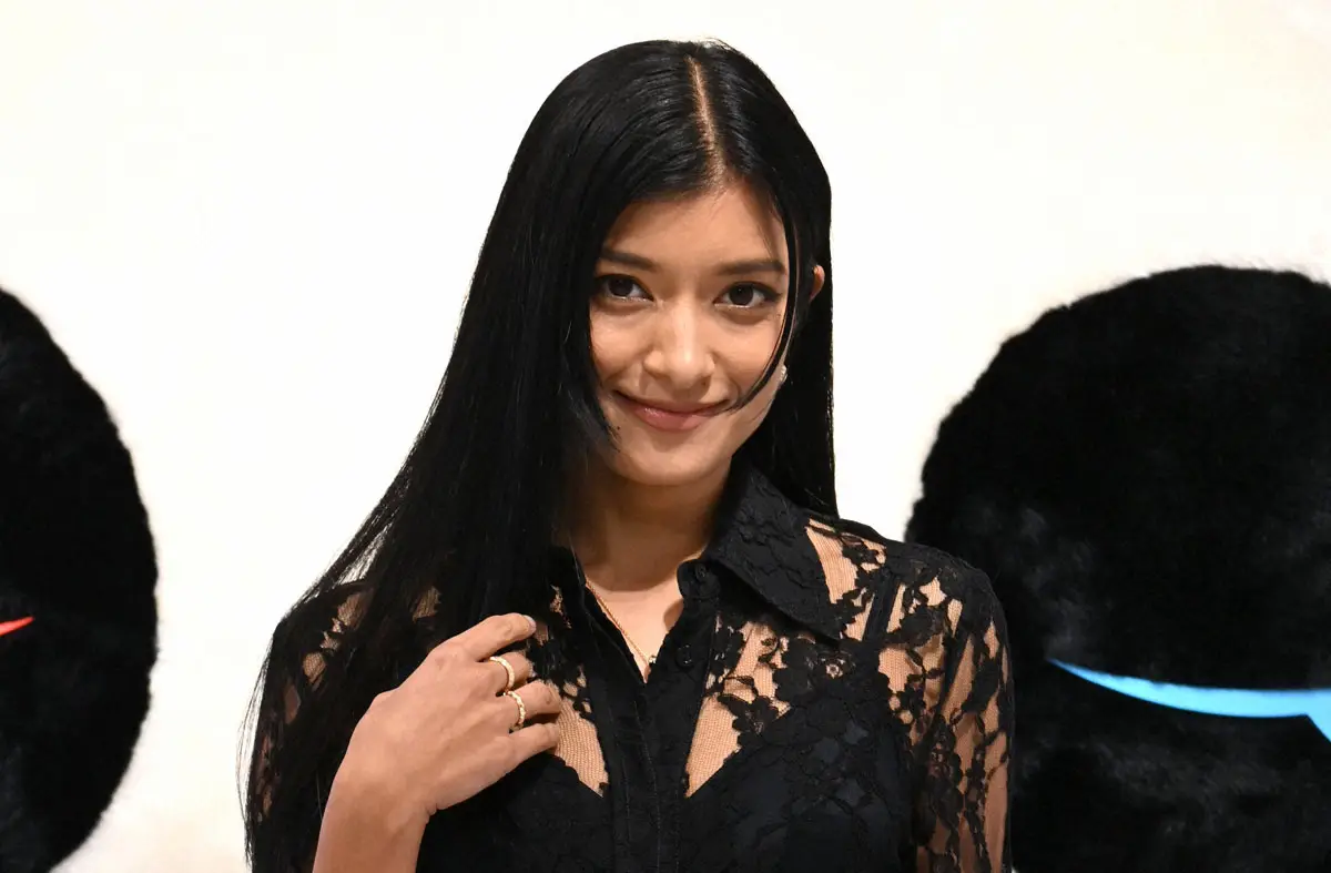 【画像・写真】ローラ　山で春の味覚を調達「自然のデトックス効果」食材を紹介「どんな味がするのか気になる」の声