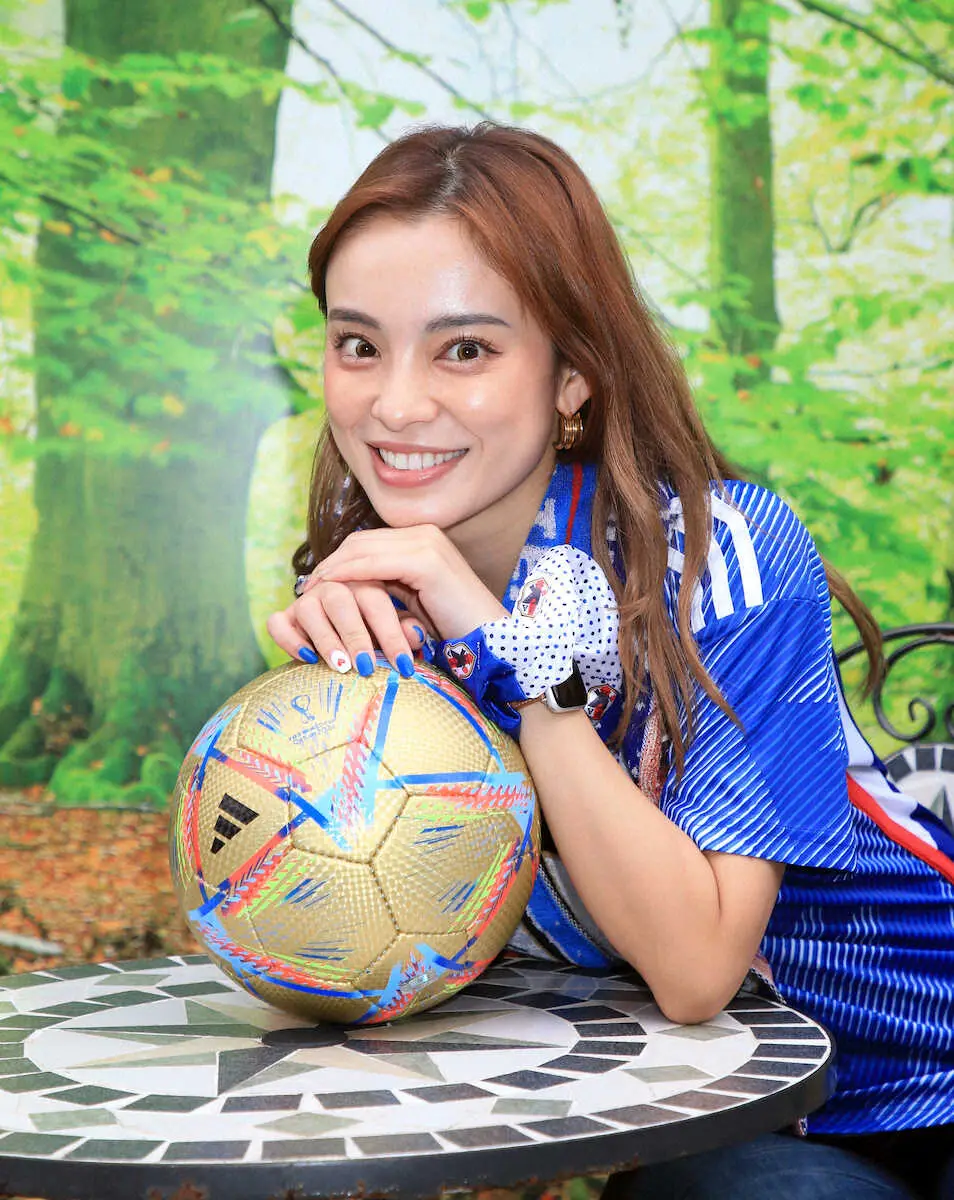 【画像・写真】W杯で話題になった美人サポ・SHONO　緊急手術へ「サッカー選手みたいな怪我しました」夫はJリーガー